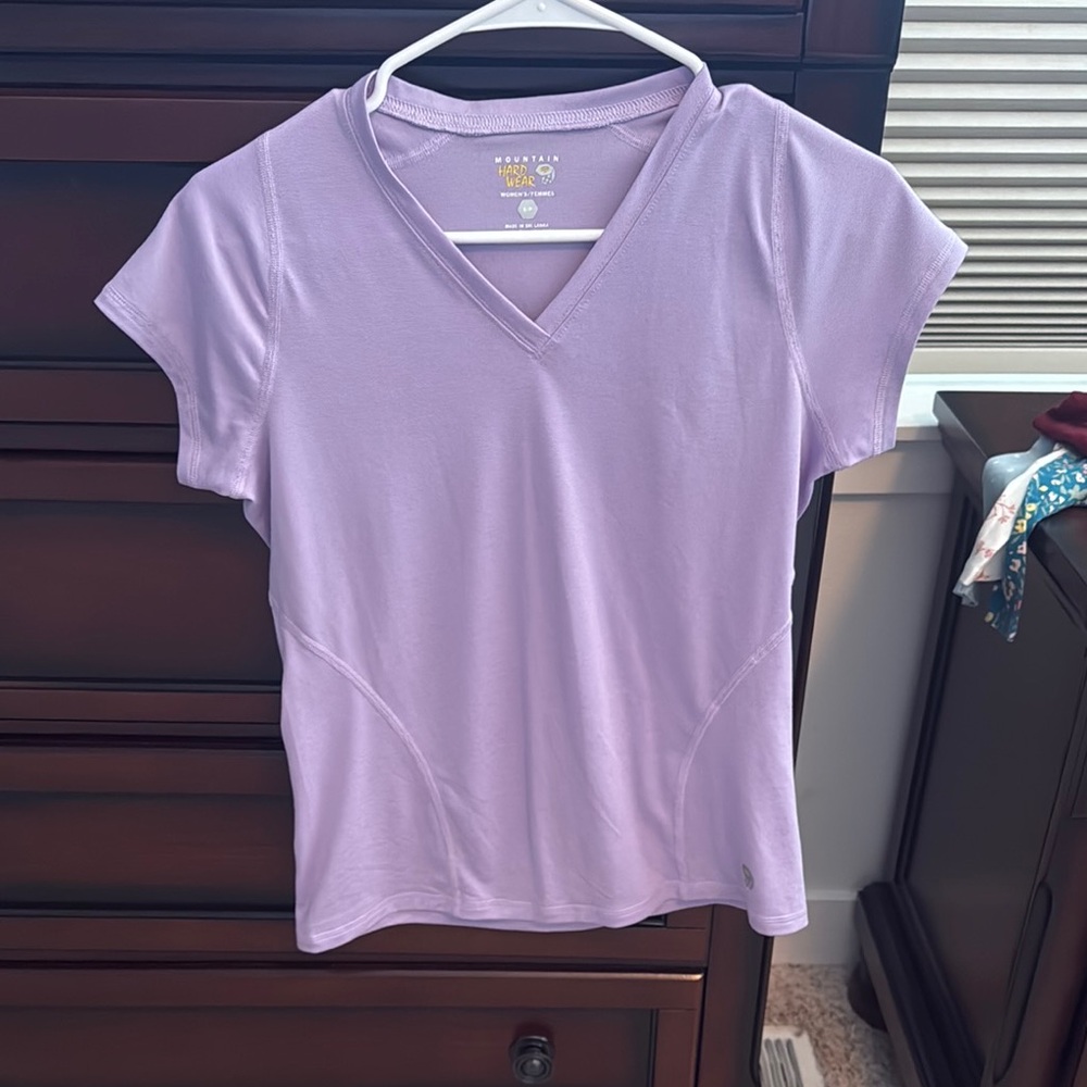 Mountain Hardware Purple V-Neck Women's Top